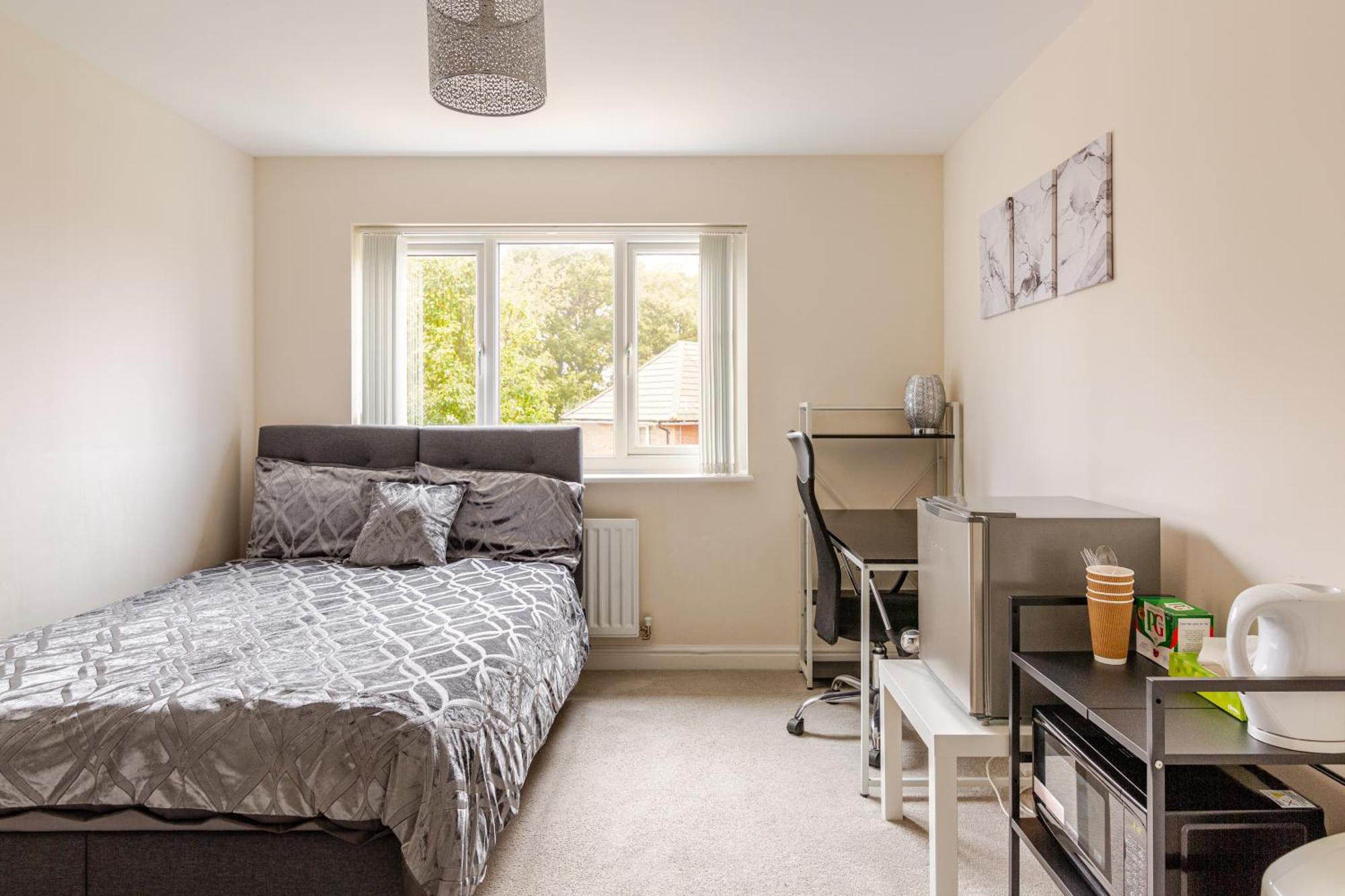 Large Double Room & Private Ensuite Bathroom, Badbury Park, Swindon, Near Great Western Hospital Exterior foto
