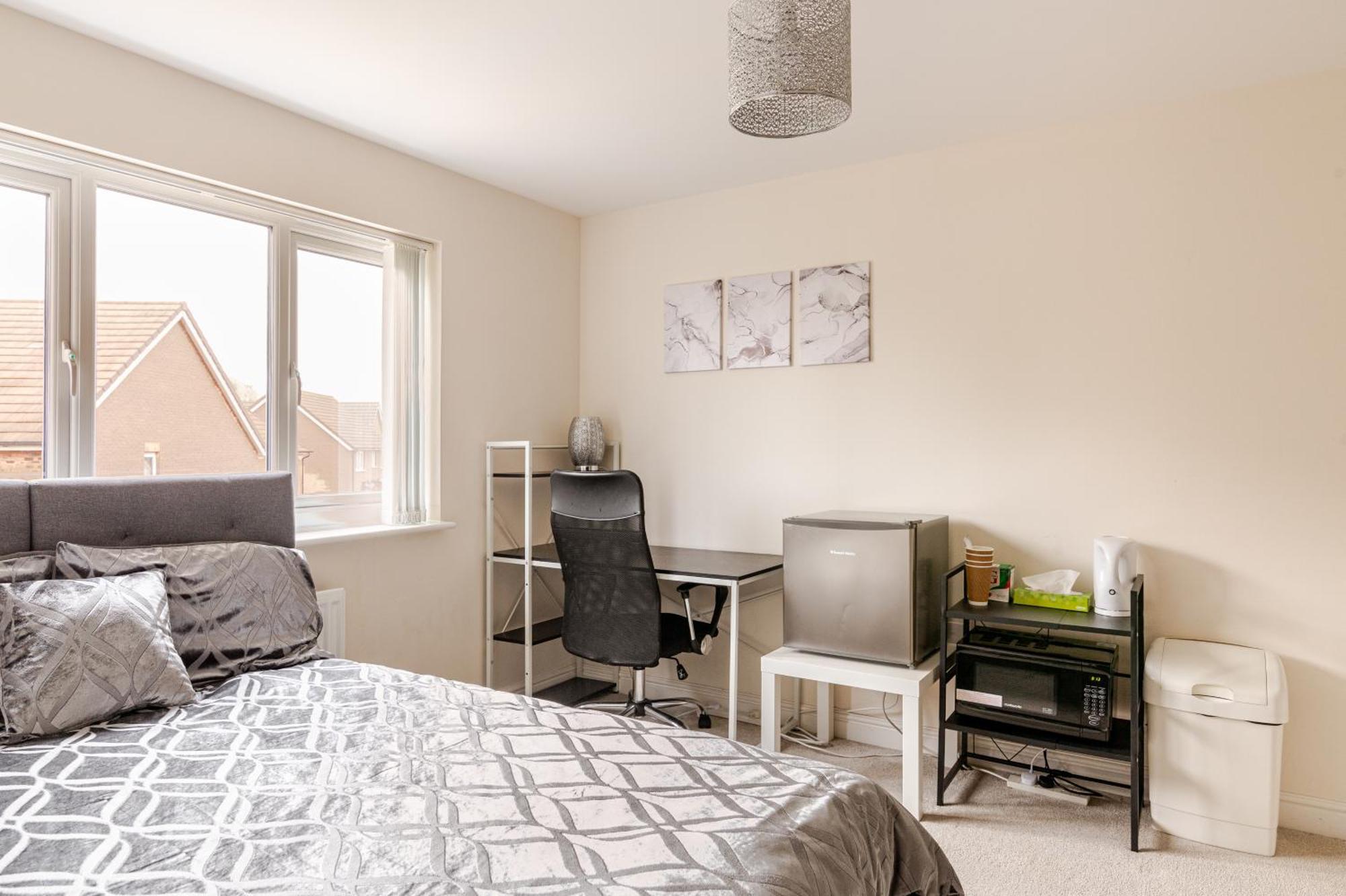 Large Double Room & Private Ensuite Bathroom, Badbury Park, Swindon, Near Great Western Hospital Exterior foto