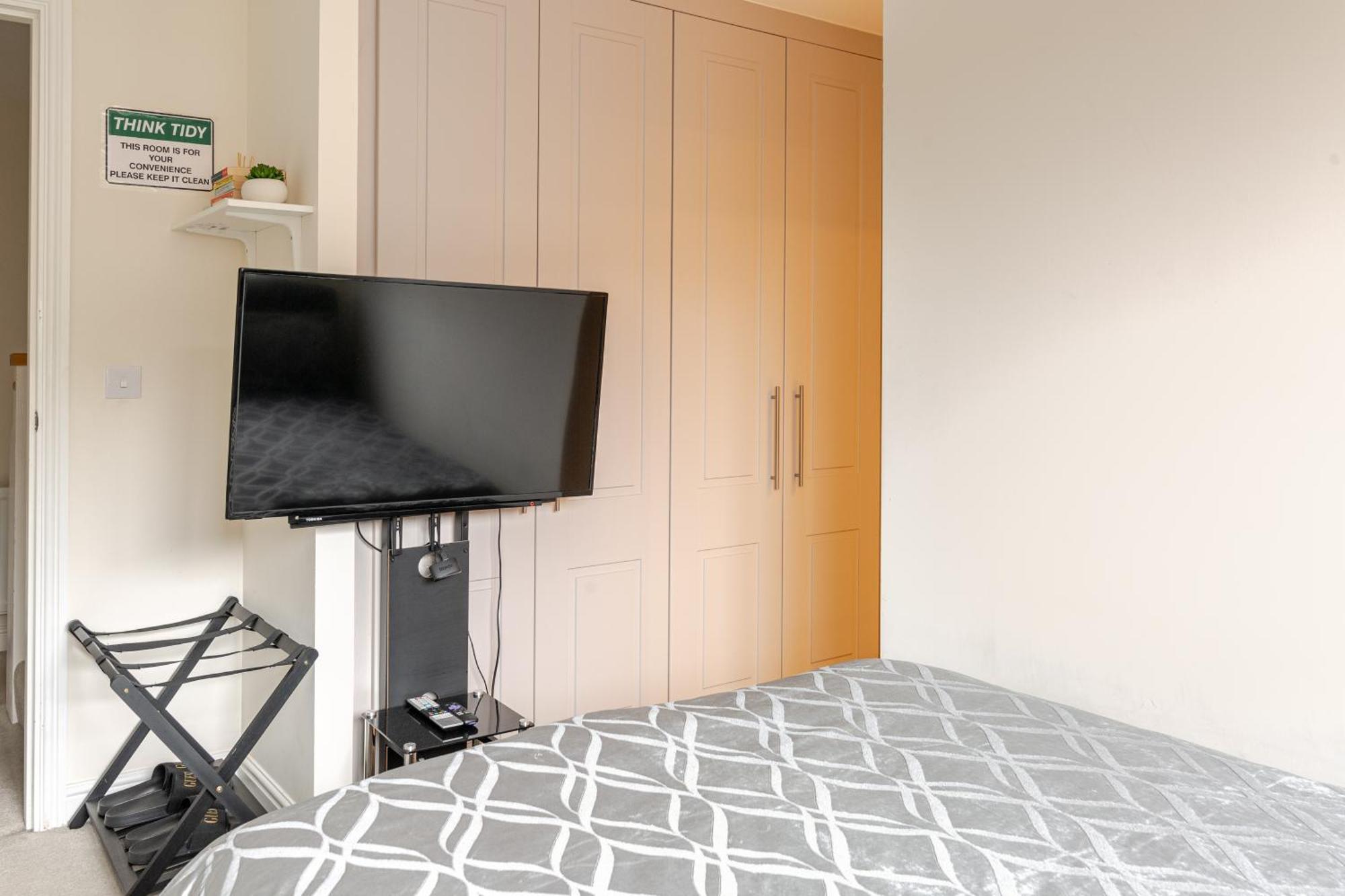 Large Double Room & Private Ensuite Bathroom, Badbury Park, Swindon, Near Great Western Hospital Exterior foto